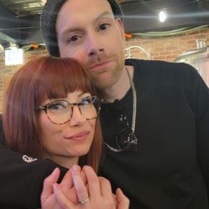 Meet your Posher, Adrianne